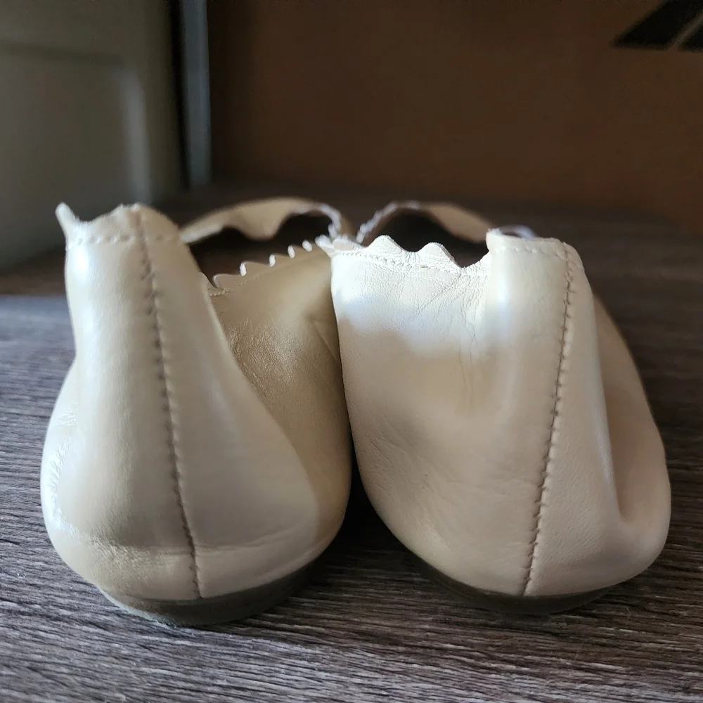 Audrey Brooke Winny Tan Flats Slip On Shoes Womens 11M Neutral Scalloped Leather